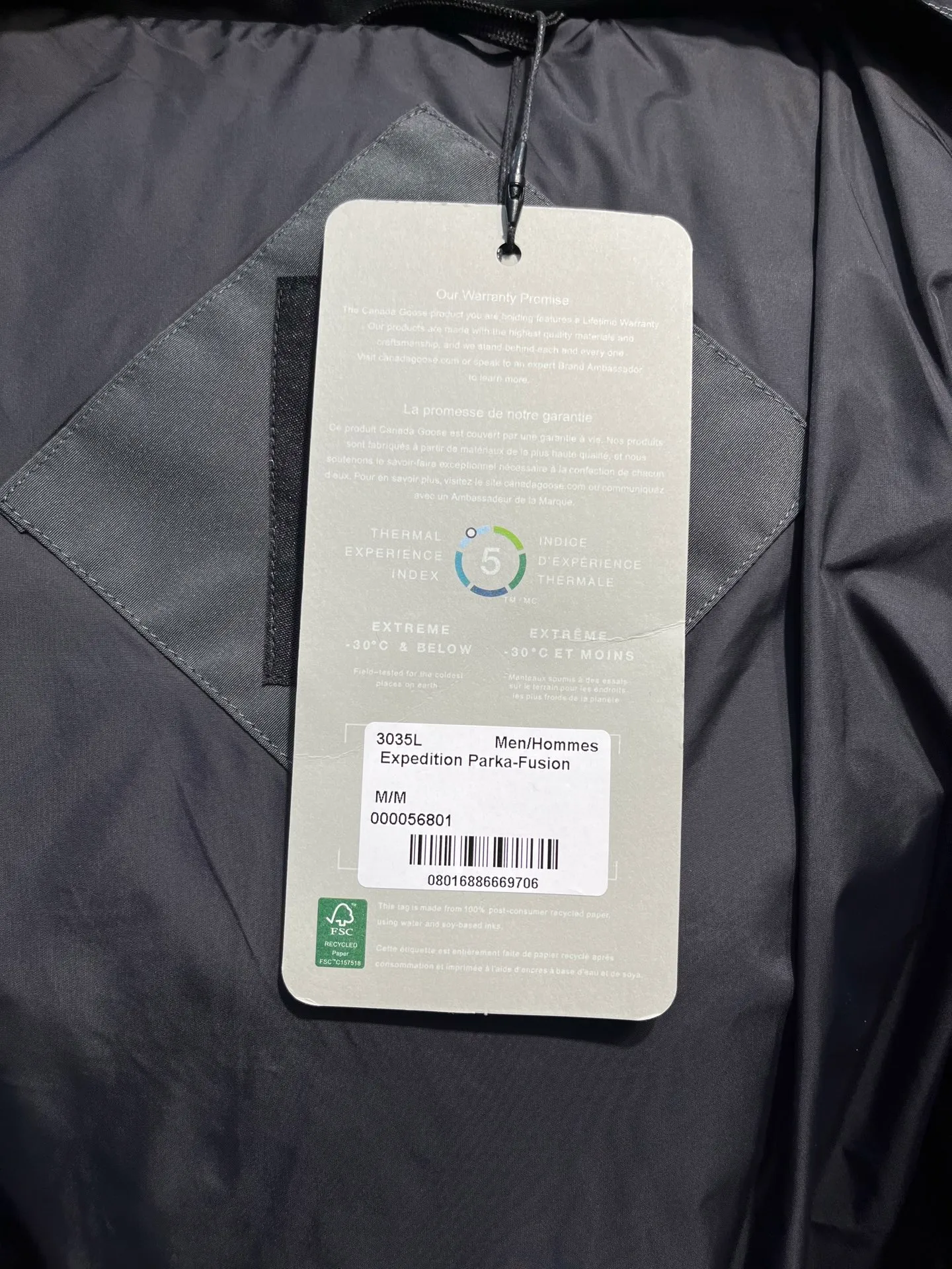 P860 graphite gray) CANADA GOOSE parka 22 styles ➖ Genuine synchronous anti-counterfeiting chip sensor! ➖ Imported 21-count polyester-cotton blended original fabric [last year’s 16-count/18-count hard fabrics have been completely eliminated, this year all use 21-count genuine synchronous fabrics, the soft mid-strap feels delicate and textured], genuine synchronous Feather-Light 10D waterproof coating fabric, made of 84.5 polyester fiber and 15.5 cotton, 100% the best feel in the entire network! ➖ The genuine official website is synchronized with the national standard 80 white duck down, you can check the official website customer service, there will never be a series of misleading claims such as 90 down or goose down! ➖ Using the best nylon lining with double double-layer sealing design, velvet-proof No. 7 needle + grid-filled down ready-made garments, there is 100% no so-called velvet running! ➖ The cuffs are designed with thickened seamless threads, and the collar and pockets are lined with top-quality polar fleece to keep you warm and comfortable! ➖ Yoshida YKK provides original custom-made electroplated sliders. YKK two-way lockable zippers are tight and smooth and will not peel off paint! ➖ 3M composite guarantees that the Velcro is the same as the original, durable, and all accessories and hardware are custom-made! ➖ Imported BEHRINGER embroidery machine to customize the 10,000-needle embroidery logo, 98% of which can be reproduced to restore the original logo. You can check and compare on the official website! ➖ The fur collars are all made of large pieces of Western Canadian blue wolf hide, ensuring that each fur collar is 13-15cm wide! size：xs-xl